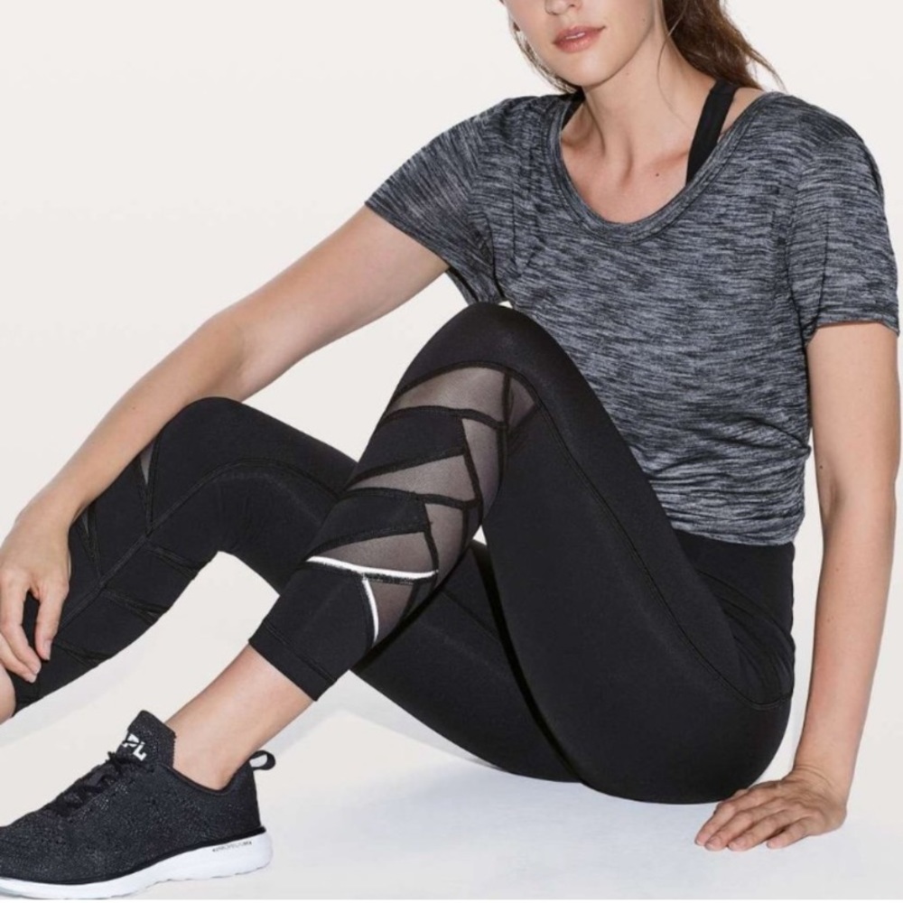 Lululemon Motionful 7/8 Tight 25" size 4